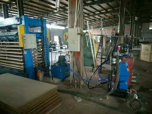 門(mén)板填充發(fā)泡模具澆注聚氨酯 Q2600發(fā)泡機(jī)器